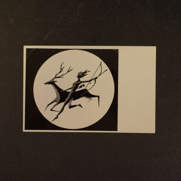 Mesut Manioğlu´nun, çeşitli kurum ve firmalar için hazırladığı reklam çizimlerinin baskıları, fotoğrafları ve gazete/dergiden alınma örnekleri ( 14 adet), muhtelif ebatlarda (en büyüğü 30x14 cm, en küçüğü 5,5x3 cm)...