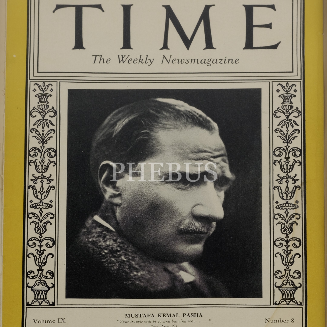 TIME dergisinin, Akdeniz meselesi sebebiyle gerilen Türkiye - İtalya ilişkilerini konu alan, Mustafa Kemal Atatürk´ü portresiyle ve Benito Mussolini´ye meydan okuyan cümlesiyle kapağına taşıdığı, 21 Şubat 1927 tarihli nüshası; çerçevesiyle birlikte 25x33 cm...