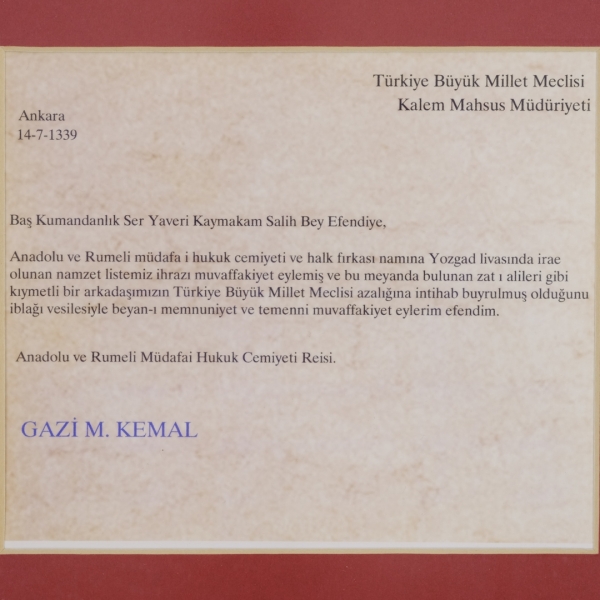Mustafa Kemal Atatürk´ün, Yozgat Milletvekili seçilen Salih Bozok'a yazdığı tebrik mektubu ve Salih Bozok´un imzasını taşıyan TBMM Dördüncü Devre milletvekili kimliği, çerçevesiyle birlikte 35x71 cm...