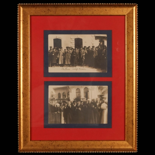 Mustafa Kemal Atatürk´ün, farklı tarihlerde TBMM önünde çekilmiş iki adet fotoğrafı, 14x9 cm...
