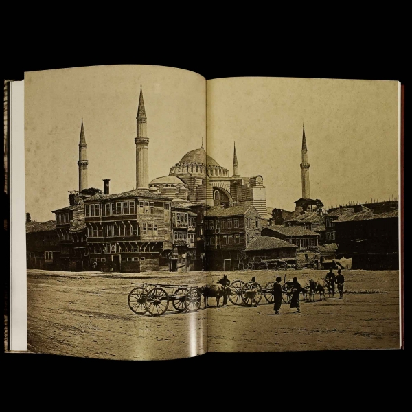 OSMANLI İMPARATORLUĞU´NDA FOTOĞRAFÇILIK 1839-1923, Engin Özendes, 2017, Yem Yayın(Yapı-Endüstri Merkezi Yayınları), 356 sayfa,  20x28 cm...