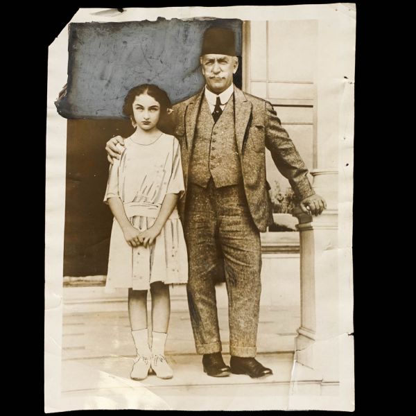 Son Halife Abdülmecid Efendi ile kızı Dürrüşehvar Sultan´ın fotoğrafı, 17x22 cm...