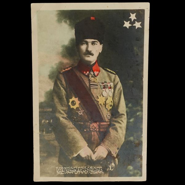 Göğsünde madalyalarıyla Mustafa Kemal Atatürk, elle renklendirilmiş, 14x9 cm...