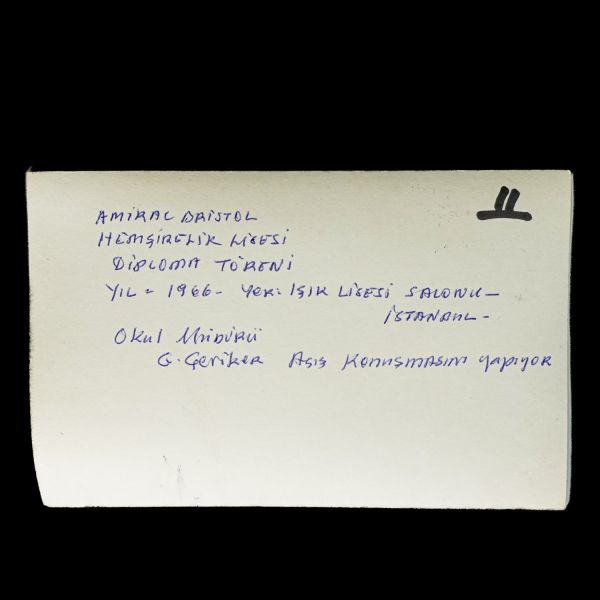 Bir hemşirenin terekesinden, ağırlıkla 1940 - 1960 yılları arasını kapsayan, öğrencilik ve meslek yaşamına ışık tutan 134 adet fotoğraf ve 6 adet belge lotu...