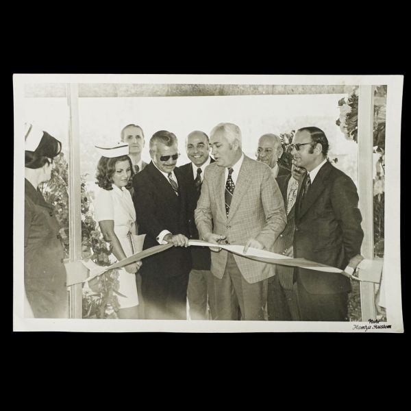 Bir hemşirenin terekesinden, ağırlıkla 1940 - 1960 yılları arasını kapsayan, öğrencilik ve meslek yaşamına ışık tutan 134 adet fotoğraf ve 6 adet belge lotu...