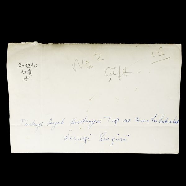 Bir hemşirenin terekesinden, ağırlıkla 1940 - 1960 yılları arasını kapsayan, öğrencilik ve meslek yaşamına ışık tutan 134 adet fotoğraf ve 6 adet belge lotu...