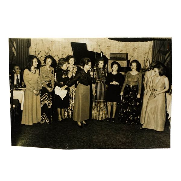 Bir hemşirenin terekesinden, ağırlıkla 1940 - 1960 yılları arasını kapsayan, öğrencilik ve meslek yaşamına ışık tutan 134 adet fotoğraf ve 6 adet belge lotu...