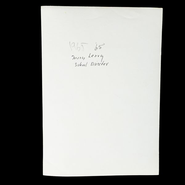 Bir hemşirenin terekesinden, ağırlıkla 1940 - 1960 yılları arasını kapsayan, öğrencilik ve meslek yaşamına ışık tutan 134 adet fotoğraf ve 6 adet belge lotu...