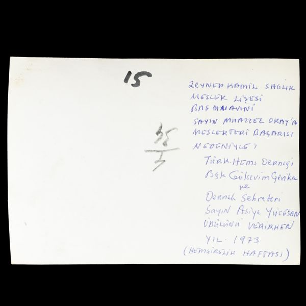 Bir hemşirenin terekesinden, ağırlıkla 1940 - 1960 yılları arasını kapsayan, öğrencilik ve meslek yaşamına ışık tutan 134 adet fotoğraf ve 6 adet belge lotu...