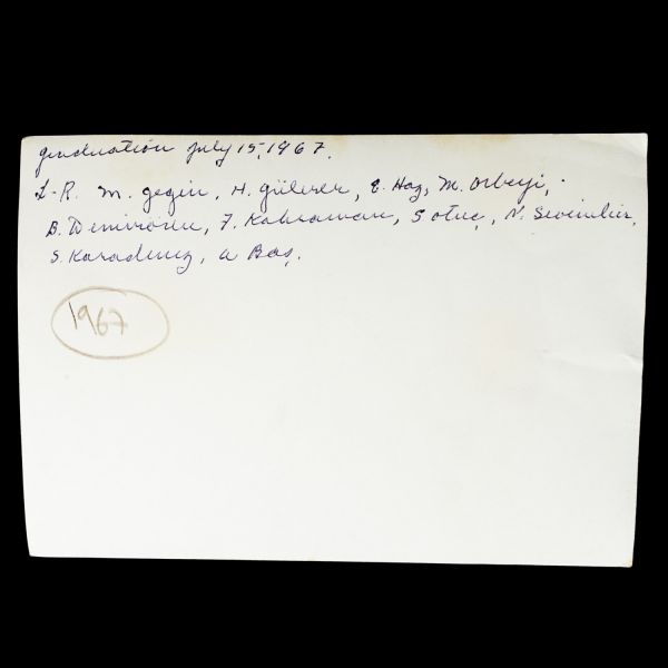 Bir hemşirenin terekesinden, ağırlıkla 1940 - 1960 yılları arasını kapsayan, öğrencilik ve meslek yaşamına ışık tutan 134 adet fotoğraf ve 6 adet belge lotu...