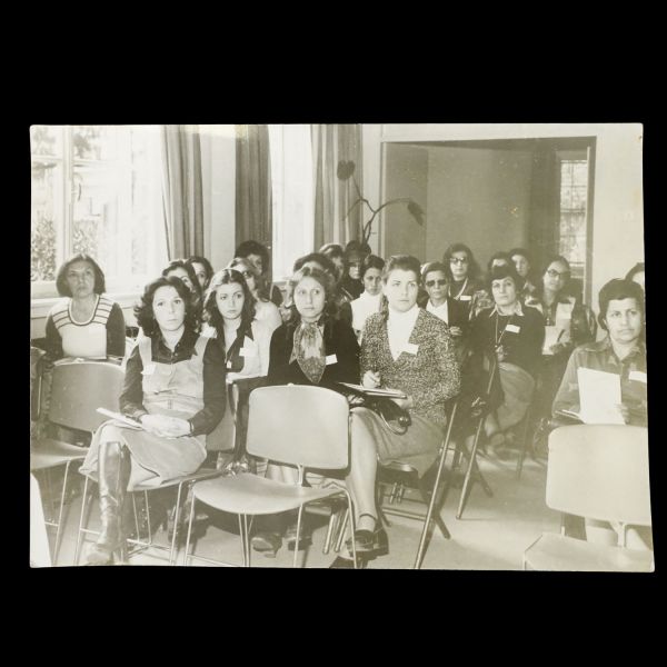 Bir hemşirenin terekesinden, ağırlıkla 1940 - 1960 yılları arasını kapsayan, öğrencilik ve meslek yaşamına ışık tutan 134 adet fotoğraf ve 6 adet belge lotu...