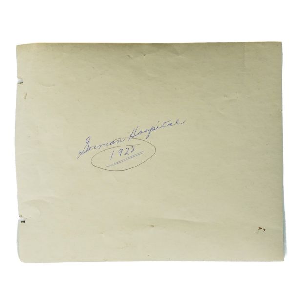 Bir hemşirenin terekesinden, ağırlıkla 1940 - 1960 yılları arasını kapsayan, öğrencilik ve meslek yaşamına ışık tutan 134 adet fotoğraf ve 6 adet belge lotu...