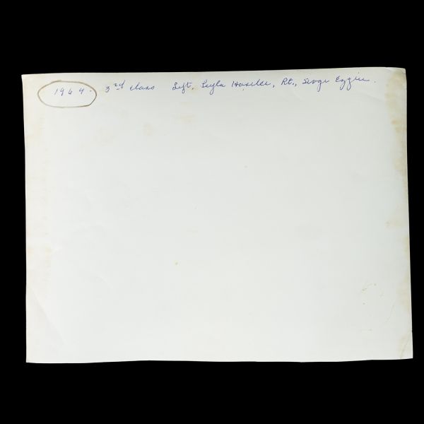 Bir hemşirenin terekesinden, ağırlıkla 1940 - 1960 yılları arasını kapsayan, öğrencilik ve meslek yaşamına ışık tutan 134 adet fotoğraf ve 6 adet belge lotu...