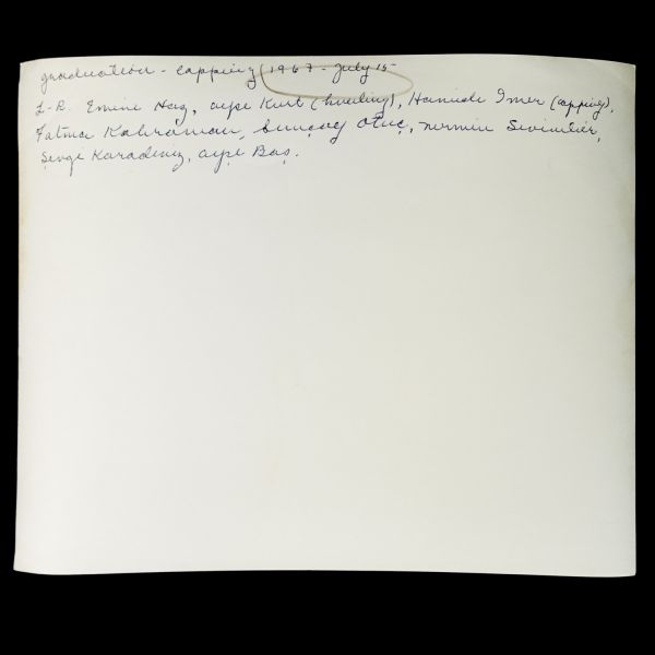 Bir hemşirenin terekesinden, ağırlıkla 1940 - 1960 yılları arasını kapsayan, öğrencilik ve meslek yaşamına ışık tutan 134 adet fotoğraf ve 6 adet belge lotu...