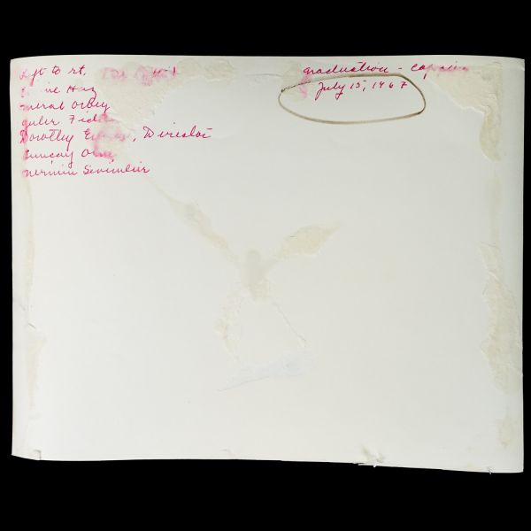 Bir hemşirenin terekesinden, ağırlıkla 1940 - 1960 yılları arasını kapsayan, öğrencilik ve meslek yaşamına ışık tutan 134 adet fotoğraf ve 6 adet belge lotu...