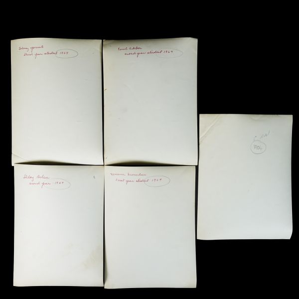 Bir hemşirenin terekesinden, ağırlıkla 1940 - 1960 yılları arasını kapsayan, öğrencilik ve meslek yaşamına ışık tutan 134 adet fotoğraf ve 6 adet belge lotu...