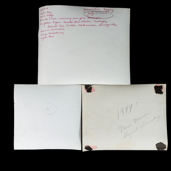 Bir hemşirenin terekesinden, ağırlıkla 1940 - 1960 yılları arasını kapsayan, öğrencilik ve meslek yaşamına ışık tutan 134 adet fotoğraf ve 6 adet belge lotu...