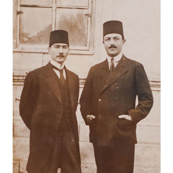 Mustafa Kemal Atatürk ve Rauf Orbay´ın Sivas Kongresi´nde alınmış hatıra fotoğrafı, 14x9 cm...