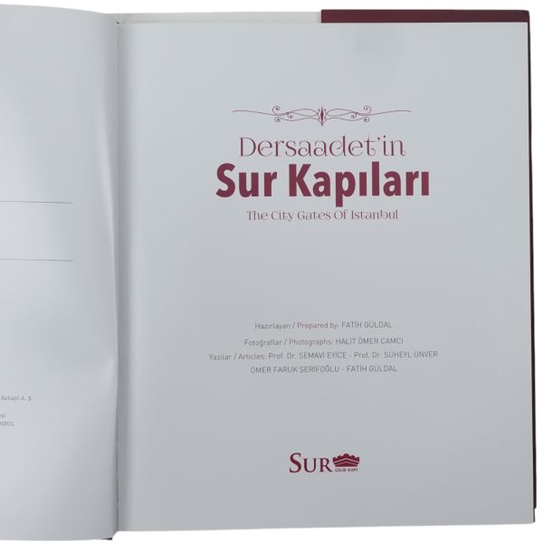 DERSAADET´İN SUR KAPILARI (The City Gates Of İstanbul), (Editör: Yusuf Çağlar, Metinler: Semavi Eyice, Süheyl Ünver, Fatih Güldal, Ömer Faruk Şerifoğlu), Sur Çelik Kapı, 143 sayfa, 24x29 cm...