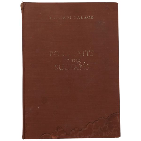 TOPKAPI PALACE PORTRAITS OF THE SULTANS, (metin: Nigar Anafarta, fotoğraflar: Ara Güler), 1967 Doğan Kardeş Matbaası, 13 sayfa + 24 planş, 24x34 cm...