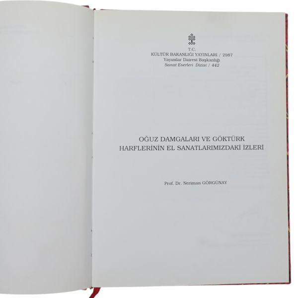 OĞUZ DAMGALARI VE GÖKTÜRK HARFLERİNİN EL SANATLARIMIZDAKİ İZLERİ, Neriman Görgünay, 2002, T.C. Kültür Bakanlığı Yayınları, 120 sayfa, 20x28 cm...