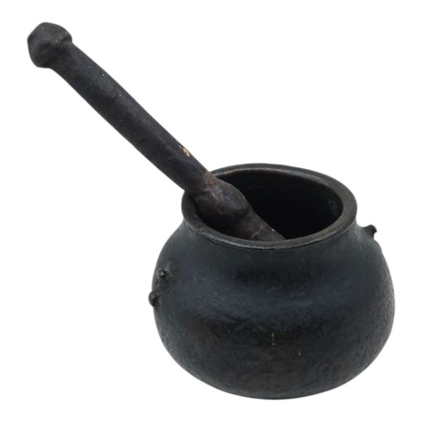 Dökme demir havan ve havan tokmağı, havan 10x10,5 cm, tokmak 21,5x2,5 cm...