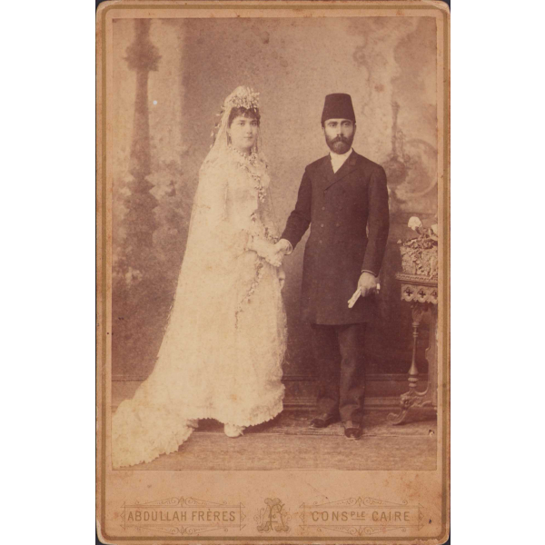 Osmanlı dönemi düğün fotoğrafı, gelin ile damat, stüdyo çekim, kabin fotoğrafı, Foto Abdullah Freres, Constantinople, 11x17cm