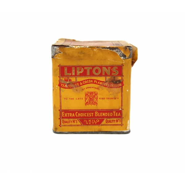 Lipton marka, teneke ithal çay kutusu üzeri Tekel İdaresi etiketli, içi dolu, etiket haliyle, 6x6x8 cm