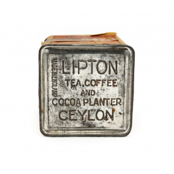Lipton marka, teneke ithal çay kutusu üzeri Tekel İdaresi etiketli, içi dolu, etiket haliyle, 6x6x8 cm