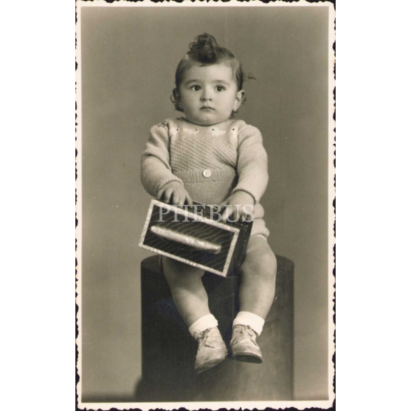 Erken dönem oyuncaklı bebek fotoğrafı