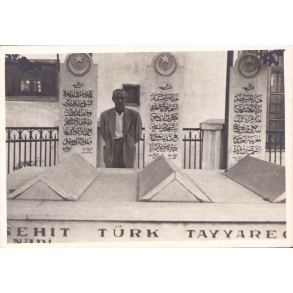 Şam'da Türk Tayyareciler Mezarlığı Fethi ve Sadık Beylerin mezarı, 6x8 cm