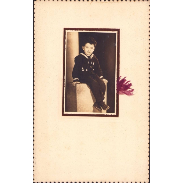Foto Süreyya soğuk damgalı, bahriye üniformalı çocuk fotoğrafı, paspartulu, 19x29 cm