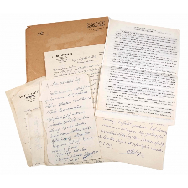 Bab-ı Ali'nin İlk Yayıncılarından Hilmi Kitabevi'nin Sahibi İbrahim Hilmi Çığıraçan imzalı mektuplar ve zarflar, 29 parça, 1960'lar, muhtelif ebatlarda.
