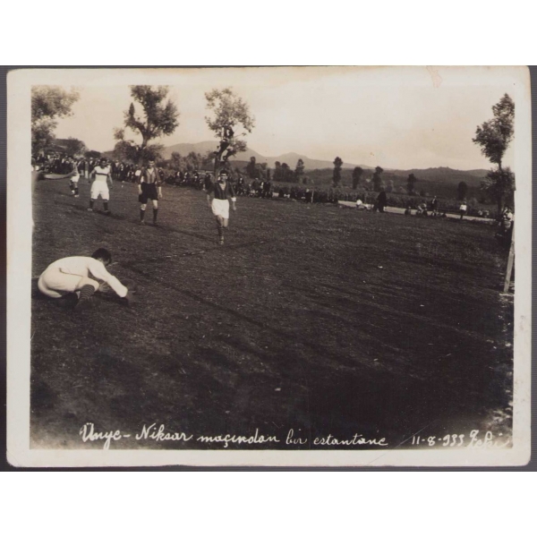 Ünye ve Niksar Futbol Maçından Bir Enstantane, 11 Ağustos 1933 tarihli, Foto: Zeki, 12x9 cm