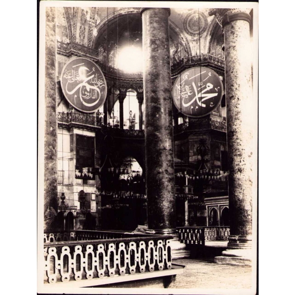 Ayasofya Camii-i Şerifi İç Görünüm, Kazasker Mustafa İzzet Efendi'nin Levhaları Görülmekte, 24x18 cm
