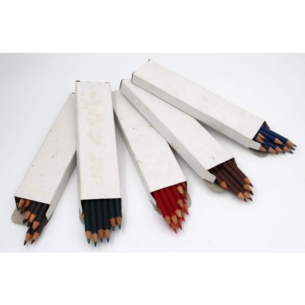 Beş kutu kurşun kalem seti, muhtelif renklerde, 18x4x2 cm