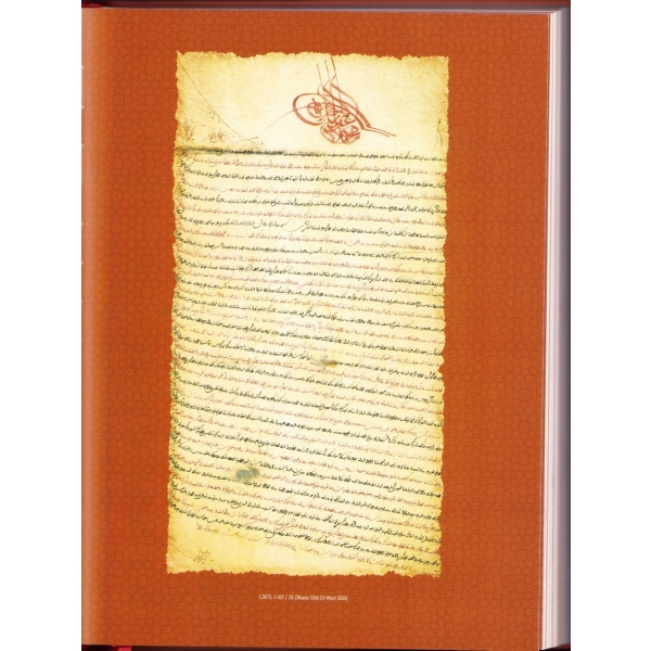 Osmanlı Arşiv Belgelerinde Hayriye Tüccarları, İstanbul Ticaret Odası, İstanbul - 2020, 454 sayfa, 24x32 cm