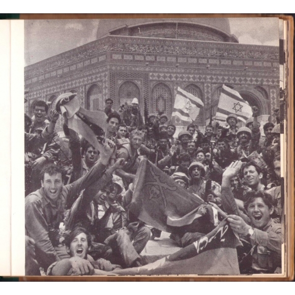 Fransızca-İbranice-İngilizce 1967 İsrail-Arap Savaşı Albümü, Ledory Publishing House, Tel Aviv, 22x24 cm