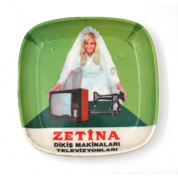 Zetina Dikiş Makinaları - Televizyonları reklamlı melamin çerez tabağı, arkası ''Turanlar Melamin'' kabartmalı, 13x2 cm