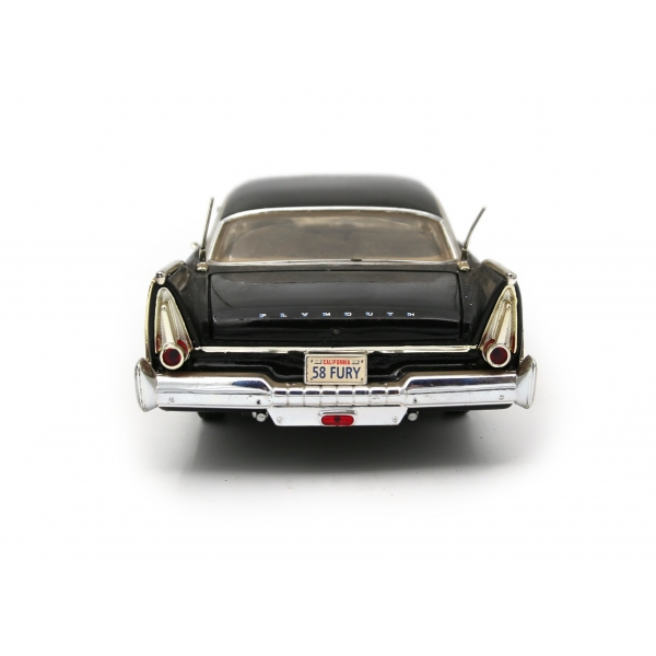 Motor Max model araba, 1958 Plymouth Fury, Made in China, 28x10x6 cm, ön tekerlekler yuvasından kolayca çıkıyor,  sağ kenarlığın bir bölümü gövdeden ayrılmış, haliyle 
