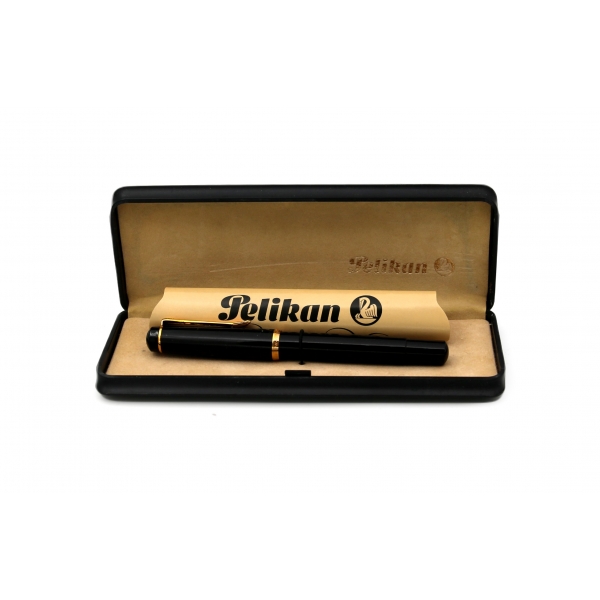Orijinal kutusunda Pelikan marka M uçlu dolma kalem, 12 cm