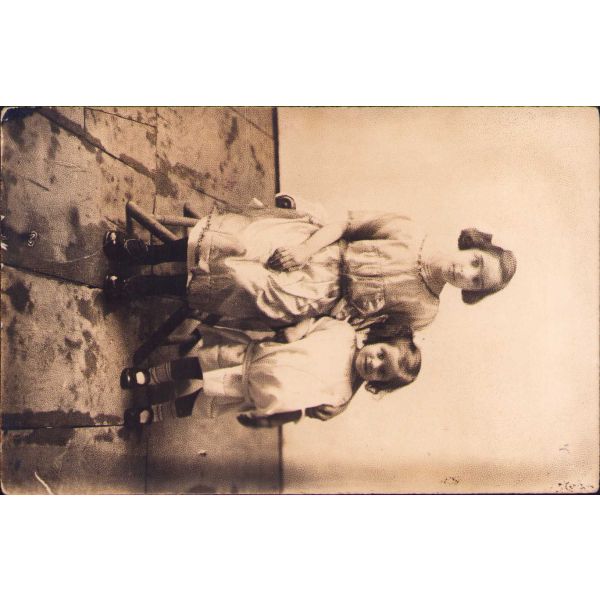 Kız kardeşler hatıra fotoğrafı