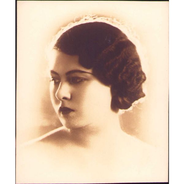 Genç kadın fotoğrafı, 9x10 cm