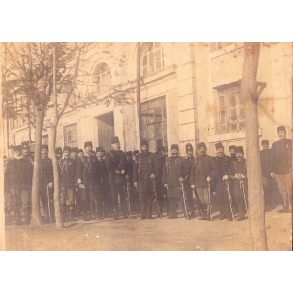 Osmalı Paşaları ve Subayları Hâtıra Fotoğrafı, haliyle, 18x14 cm