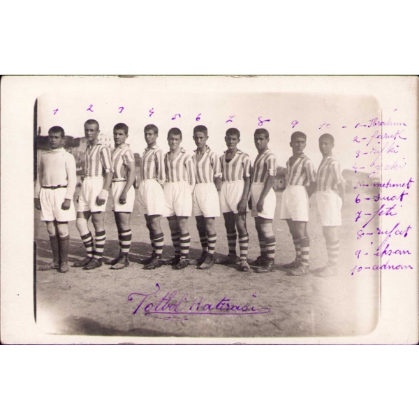 Futbol takımı hatıra fotoğrafı, 1930 tarihli