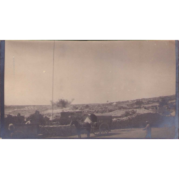 Çanakkale Savaşı esnâsında çekilmiş bir fotoğraf, 6x11 cm