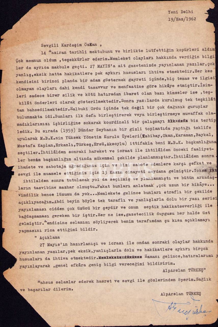 Alparslan Türkeş'in Sürgün Edildiği Yeni Delhi Büyükelçilik Müşaviri İken Gönderdiği Islak İmzalı Mektup, Yeni Delhi, 19 Haziran 1962, kenarları haliyle, 20x30 cm