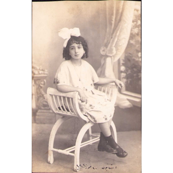 Kız çocuğu hatıra fotoğrafı, İstanbul 1920