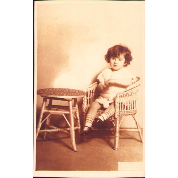 Kız çocuğu hatıra fotoğrafı, Osmanlıca ithaflı, 1929 tarihli