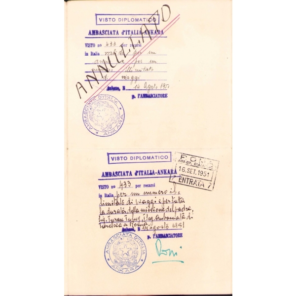 Roma Büyük Elçiliği Başkâtibi Turan Tuluy'un Kızı İçin Verilen Bir Seyahata Mahsus Diplomatik Pasaport, 1951, katlanabilir 4 sayfa, 14x26 cm